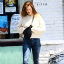 Grace Gummer – Makeup free while out for lunch in Los Angeles - 454 x 681