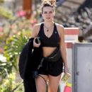 Abbie Chatfield – Going on a walk with her dog at Bondi Beach - 454 x 681