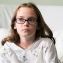 Oona Laurence- as Zoe Harris - 454 x 303