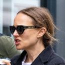 Natalie Portman – With her mum Shelley Stevens and film producer Paul Kolsby at Planet Organic