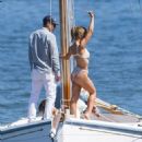 Sydney Sweeney – With Glen Powell on a yacht filming New Romcom in Sydney