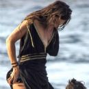 Zuleyka Rivera on holiday in Capri - 454 x 636