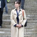 Lizzy Caplan – With Lesli Linka Glatter Filming ‘Zero Day’ in New York - 454 x 727