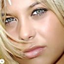 Nicollette Varanelli - 300 x 300
