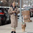 Daphne Groeneveld – Walks her dog in New York - 454 x 490