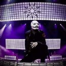 Corey Taylor debuts new mask at Rocklahoma on September 4, 2021 - 454 x 454