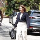 Jennifer Garner – Takes care of business in Brentwood with a black bag in hand
