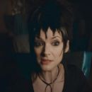 Beetlejuice Beetlejuice - Winona Ryder - 454 x 255