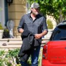 Gwen Stefani &#8211; With Blake Shelton seen at her parent&#8217;s home in Los Angeles