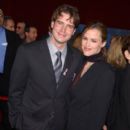 Scott Foley and Jennifer Garner attends The 53rd Annual Primetime Emmy Awards (2001) - 399 x 612