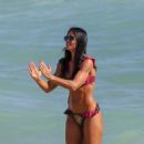 Carolina Baldini in bikini on the beach in Miami - 454 x 681