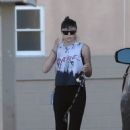 Amanda Bynes – Gassing up her car in Los Angeles