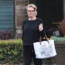Sandra Lee – Seen shopping along a Malibu sidewalk - 454 x 681