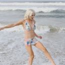 Sara Barrett in a bikini on the beach in Venice Beach - 454 x 618