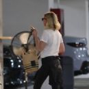 Kirsten Dunst – Seen visiting a spa visit in West Hollywood - 454 x 680