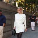 Nicky Hilton – Seen at Marc Jacobs Show in New York - 454 x 681