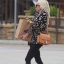 Lady Gaga – Shows off her six-pack while shopping in Malibu - 454 x 628