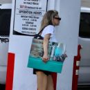 Charlotte McKinney – Spotted carrying large box of Casamigos tequila - 454 x 681