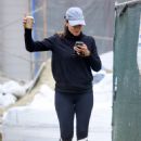Jennifer Garner – takes a phone call in Los Angeles