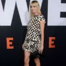 Eugenia Kuzmina – ‘Halloween’ Premiere in Los Angeles - 454 x 685