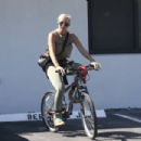 Zoe Gregory – Seen out in Fort Lauderdale - 454 x 303