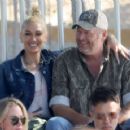 Gwen Stefani – With Blake Shelton watch her son play a game in Los Angeles - 454 x 360