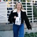 Hilary Duff – Stops at Starbucks in Los Angeles