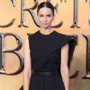 Katherine Waterston – Fantastic Beasts The Secrets of Dumbledore Premiere in London - 454 x 657