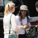 Kelly Rowland – Catches a flight out of Los Angeles - 454 x 551