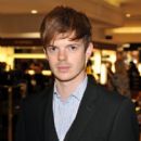 Richard Jones - 403 x 594