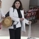Nigella Lawson – Seen at Sydney Airport - 454 x 681