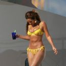 Beyonce Knowles – In a yellow bikini on her yacht in the harbor of the Principality of Monaco - 454 x 684