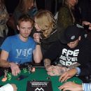 Chris Masterson and Laura Prepon - 445 x 330
