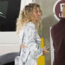 Tori Kelly – Cover her face while arriving at the Sing 2 screening in Hollywood - 454 x 681