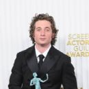 Jeremy Allen White - The 29th Annual Screen Actors Guild Awards (2023) - 428 x 612