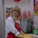 Don't Tell Mom the Babysitter's Dead - Christina Applegate - 454 x 249
