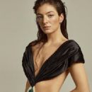 Lorde - Vogue Magazine Pictorial [Australia] (March 2022) - 454 x 698