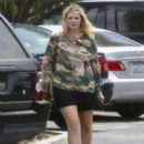 Mischa Barton – Shopping groceries at Trader Joes in Los Angeles - 454 x 597