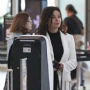 Nigella Lawson – Seen at Sydney Airport - 454 x 532