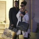 Kate Beckinsale and Len Wiseman out shopping at Barneys New York in Beverly Hills, California on December 20, 2014 - 438 x 594