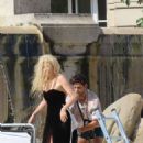 Chiara Mastroianni – With Catherine Deneuve filming ‘O Sole Mio’ - 454 x 649