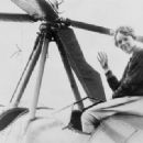 Amelia Earhart - 454 x 331