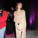 Olivia Jade Giannulli – Seen with fans at a YSL pop-up event in New York - 454 x 681