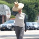 Kim Basinger – Takes a stroll in Los Angeles - 454 x 626