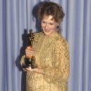 Meryl Streep - The 55th Annual Academy Awards (1983) - 391 x 612