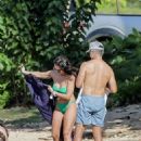 Jessica Alba – On the beach in Hawaii