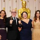 Maya Rudolph, filmmakers Terry George, Oorlagh George and Kristen Wiig At The 84th Annual Academy Awards - Press Room (2012)
