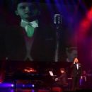Yetkin Dikinciler performing 