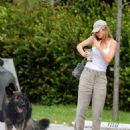 Gisele Bündchen – Out in Miami