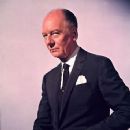 John Gielgud - 355 x 450